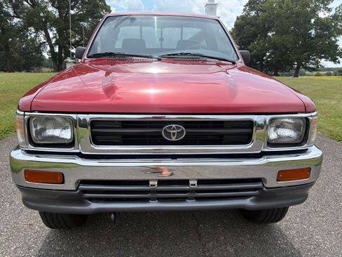 Used 1994 Toyota Pickup 4x4 Regular Cab DX image 2