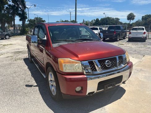 Used 2013 Nissan Titan 2WD Crew Cab image 2