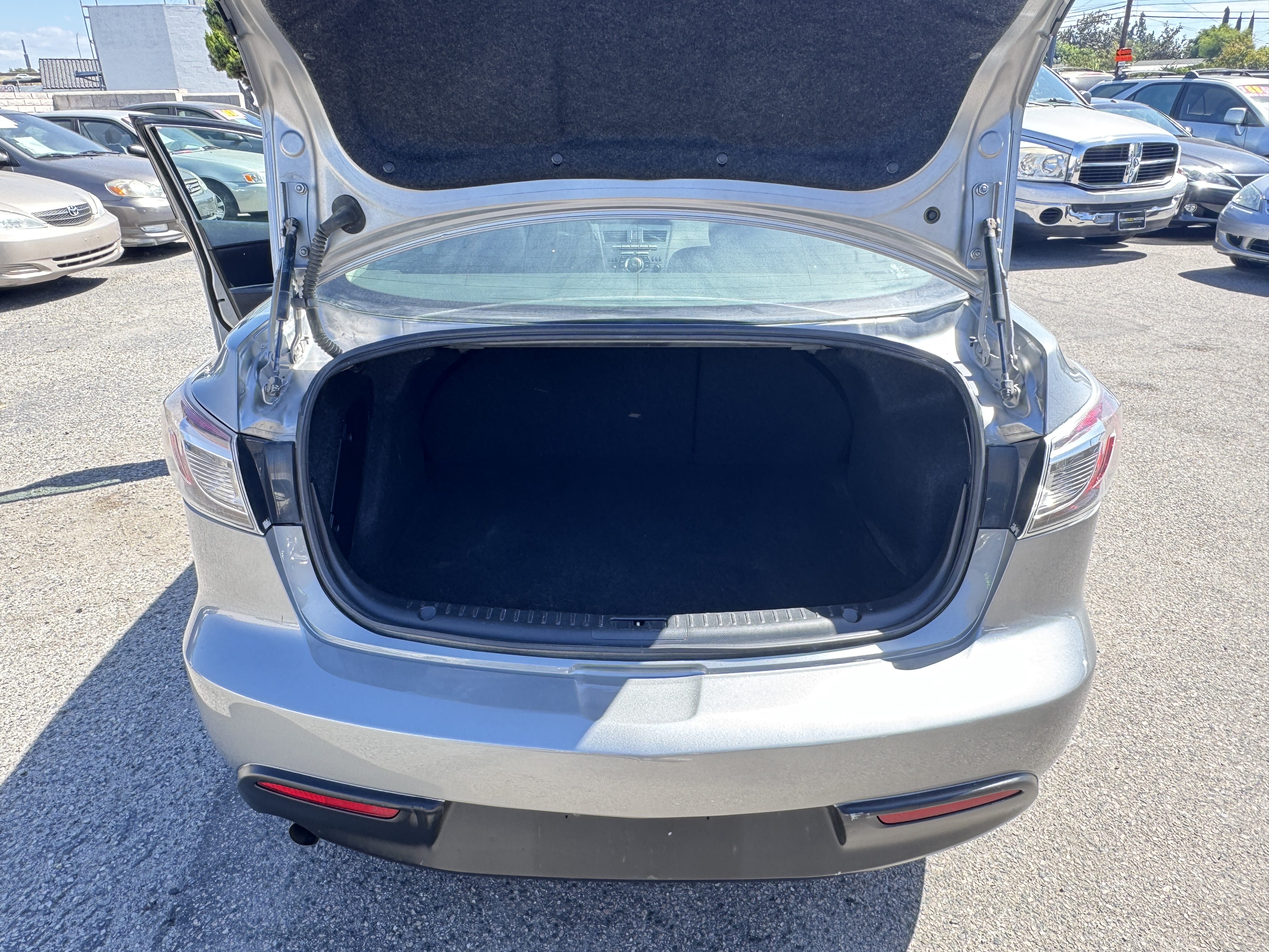 Used 2011 MAZDA MAZDA3 i Sport Sedan FWD image 22