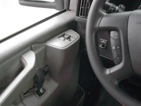 Used 2018 Chevrolet Express 3500 UNAVAIL RWD image 21