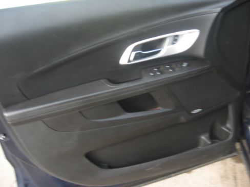 Used 2017 Chevrolet Equinox LT image 8