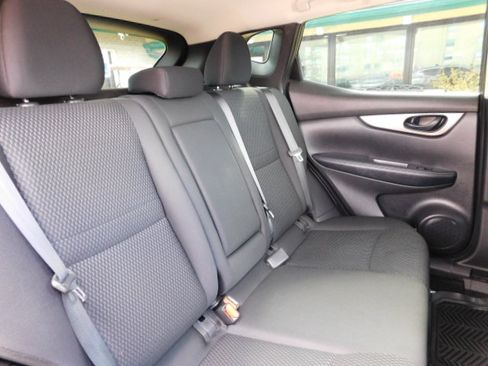 Used 2019 Nissan Rogue Sport S image 19