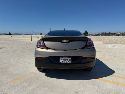 Used 2017 Chevrolet Volt LT FWD image 5