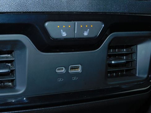 Used 2024 GMC Sierra 3500 AT4 image 4