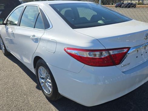 Used 2017 Toyota Camry LE image 5