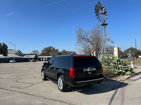 Used 2013 Cadillac Escalade ESV Premium image 4