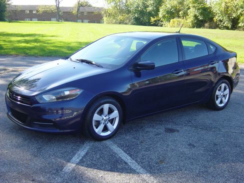 Used 2015 Dodge Dart SXT image 1