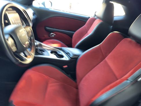 Used 2022 Dodge Challenger R/T RWD image 9