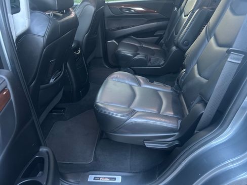 Used 2018 Cadillac Escalade 4WD Premium Luxury image 13