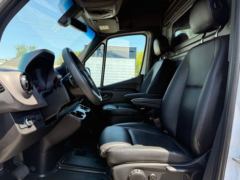 Used 2022 Mercedes-Benz Sprinter 2500 144 Cargo image 6