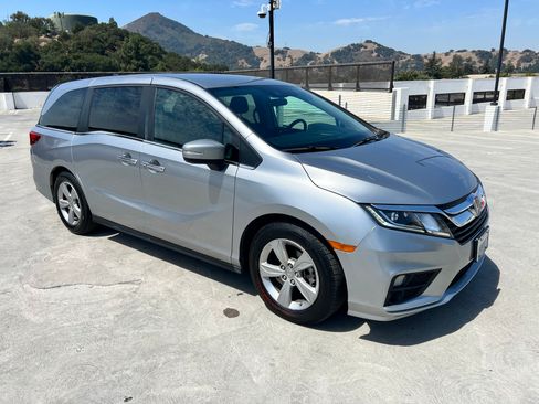 Used 2019 Honda Odyssey EX image 3
