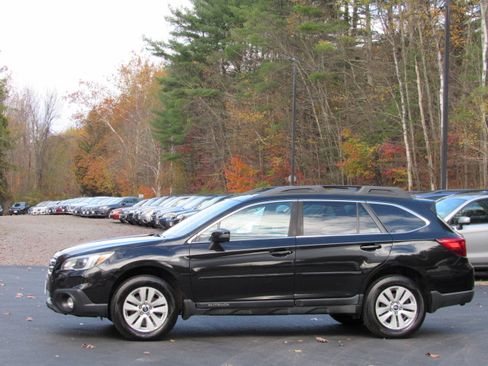 Used 2017 Subaru Outback 2.5i Premium image 4