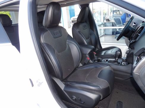 Used 2019 Jeep Cherokee 4WD Overland image 26