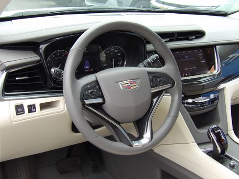 Used 2022 Cadillac XT6 AWD Premium Luxury image 17