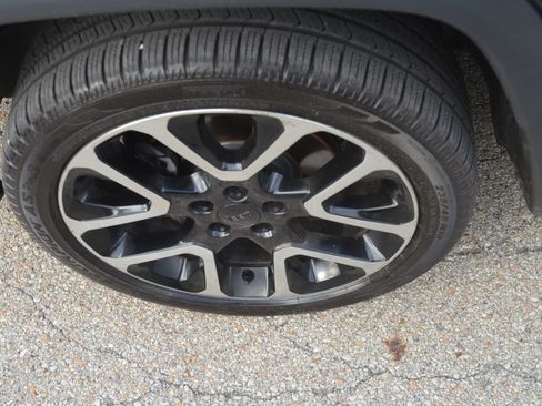 Used 2019 Jeep Compass Limited image 28