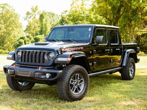 Used 2024 Jeep Gladiator Mojave image 17