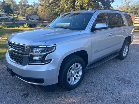 Used 2017 Chevrolet Tahoe LT image 2