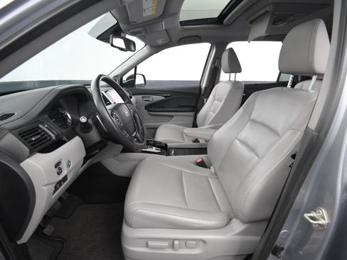 Used 2017 Honda Pilot Touring image 42