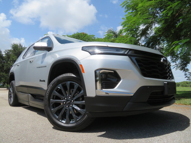 Used 2022 Chevrolet Traverse FWD RS image 9