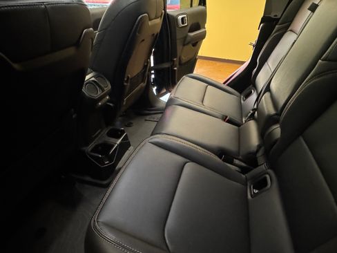 Used 2025 Jeep Gladiator Sport image 14