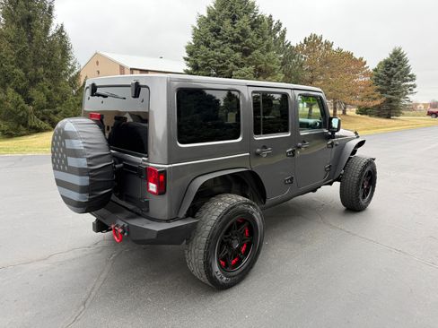 Used 2012 Jeep Wrangler Unlimited Rubicon image 3