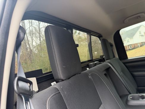 Used 2018 Nissan Titan SV image 63