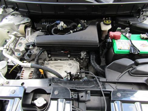 Used 2017 Nissan Rogue SV image 17