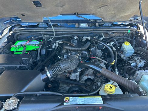 Used 2010 Jeep Wrangler Sahara image 17