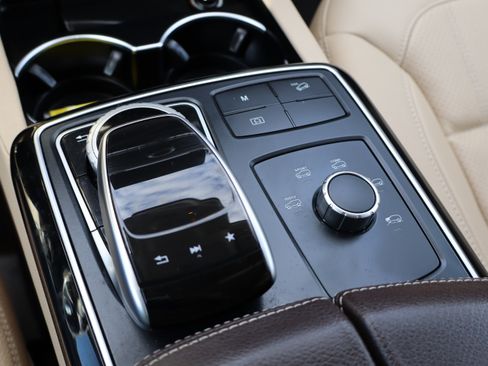 Used 2019 Mercedes-Benz GLE 400 image 30