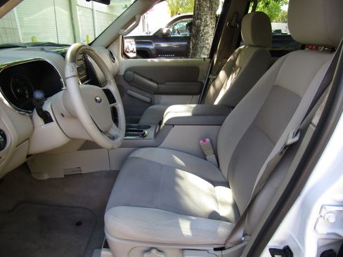 Used 2007 Ford Explorer XLT image 9