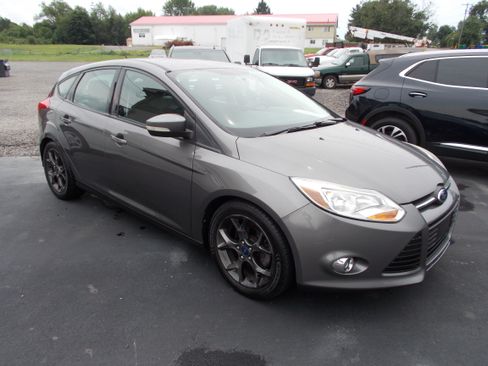 Used 2014 Ford Focus SE Hatchback FWD image 3