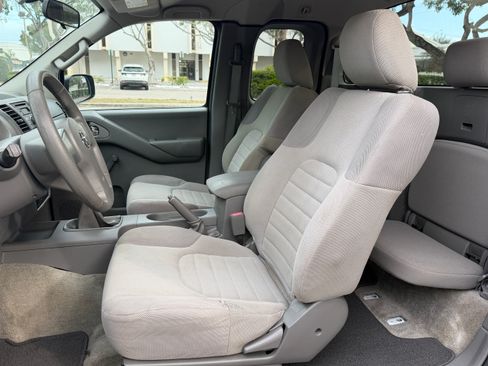 Used 2013 Nissan Frontier S image 12
