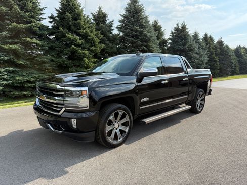 Used 2017 Chevrolet Silverado 1500 4x4 Crew Cab High Country image 1