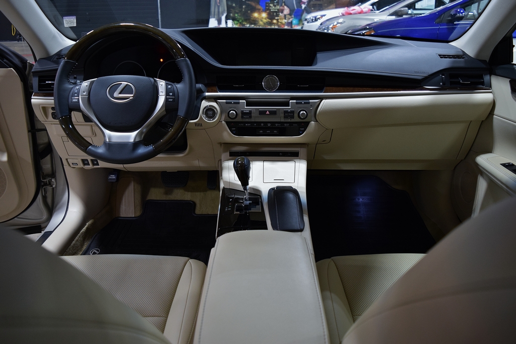 Used 2015 Lexus ES 350 Premium FWD image 24