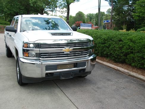 Used 2017 Chevrolet Silverado 2500 4x4 Crew Cab image 3