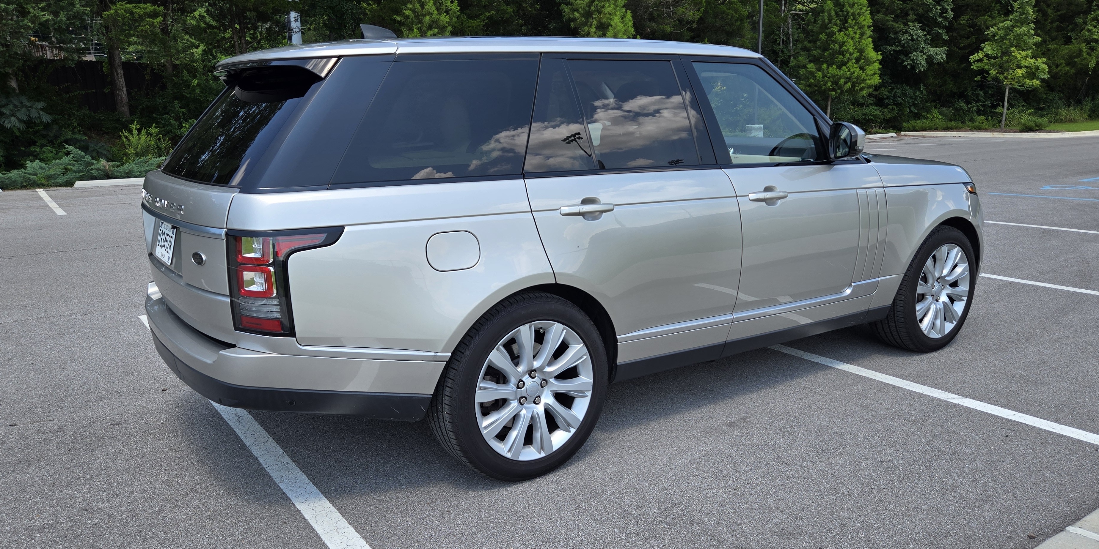 Used 2017 Land Rover Range Rover HSE AWD/4WD image 3