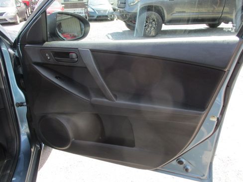 Used 2011 MAZDA MAZDA3 i Sport Sedan FWD image 19