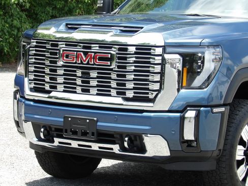 Used 2025 GMC Sierra 2500 4x4 Crew Cab Denali image 15