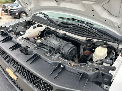 Used 2014 Chevrolet Express 2500 image 21