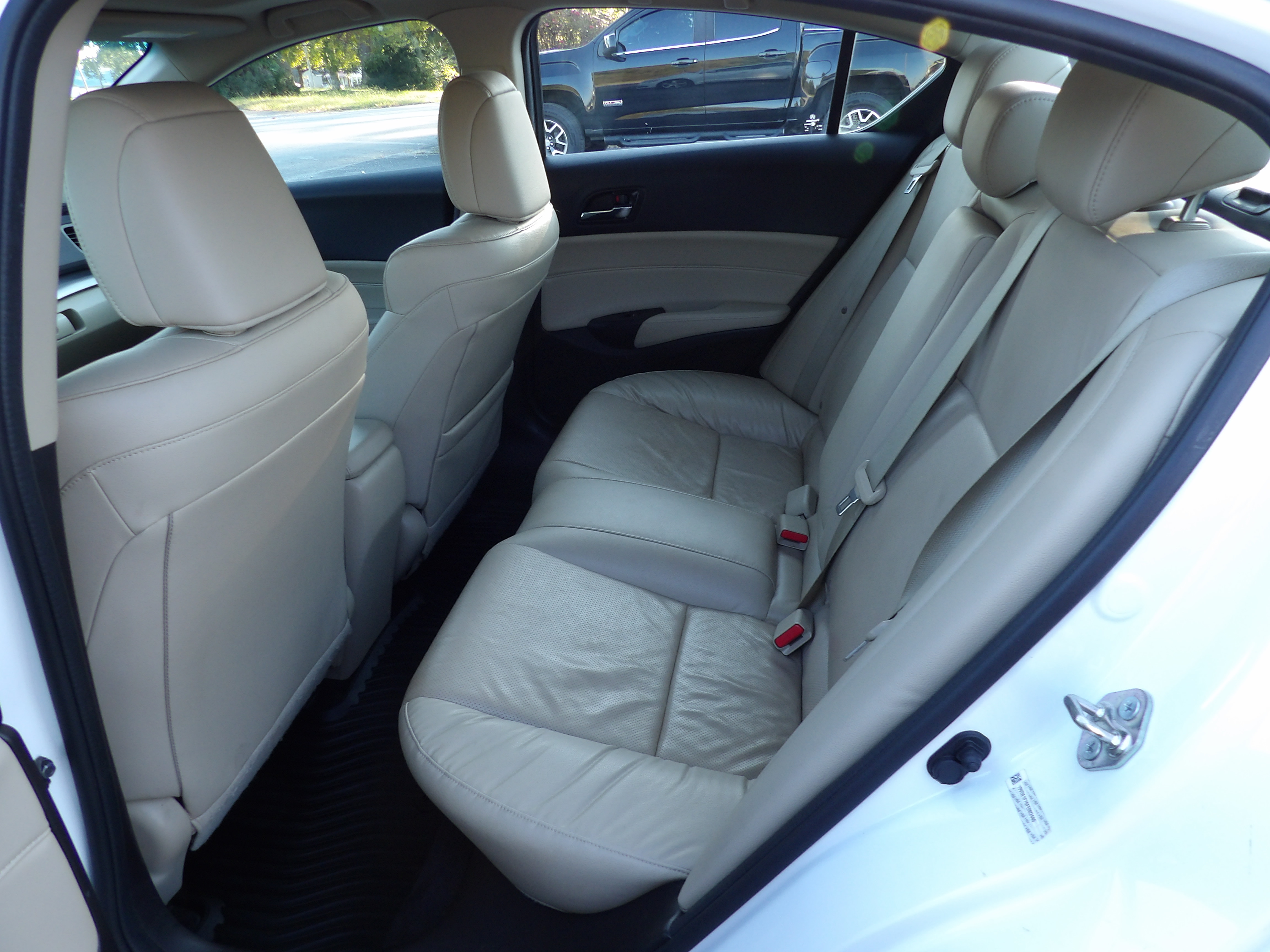 Used 2015 Acura ILX w/ Technology Package FWD image 16
