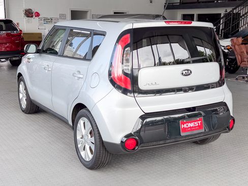Used 2016 Kia Soul + FWD image 6