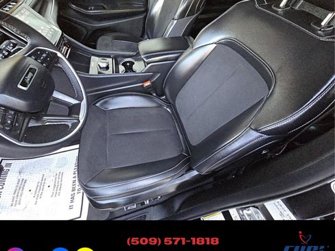 Used 2024 Jeep Grand Cherokee L Laredo image 18