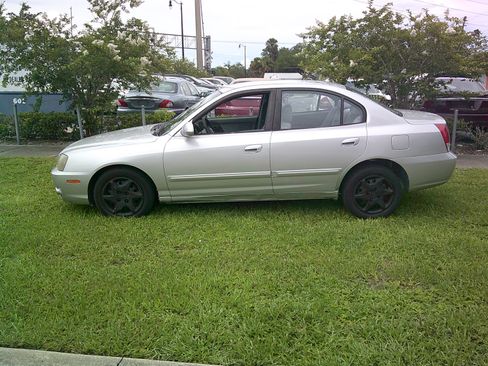 Used 2005 Hyundai Elantra image 1
