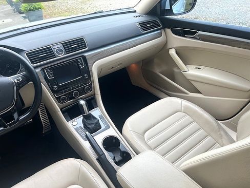 Used 2016 Volkswagen Passat 1.8T FWD image 24