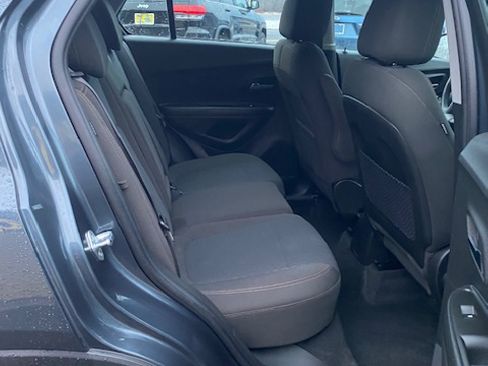 Used 2021 Chevrolet Trax LS image 15