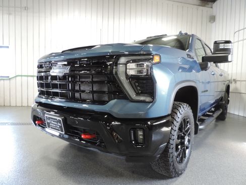 Used 2025 Chevrolet Silverado 3500 4x4 Crew Cab LTZ image 7