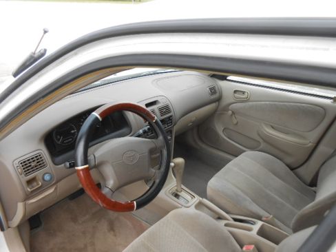 Used 2002 Toyota Corolla CE FWD image 10