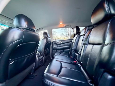 Used 2019 Nissan Pathfinder SL image 15