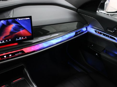 Used 2024 BMW i7 xDrive60 image 30