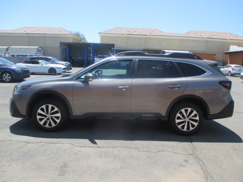 Used 2022 Subaru Outback Premium AWD/4WD image 1